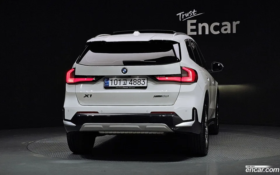 BMW X1 xDrive 20i xLine 2024 — thumbnail 4