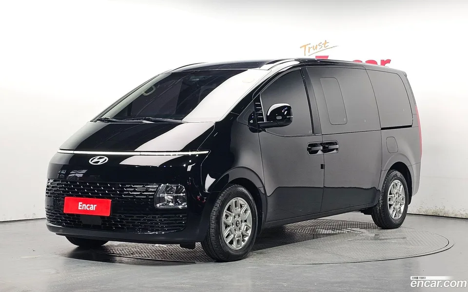 Hyundai Staria 5 2024 — photo 1, buy with delivery to Moscow