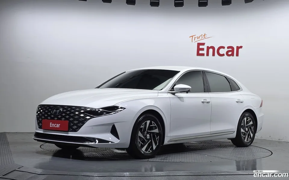 Hyundai Grandeur IG Hybrid 2022 — photo 1, buy with delivery to Moscow