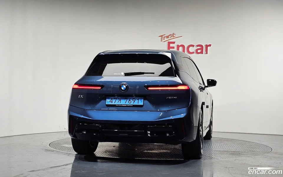 BMW iX xDrive45 M 2025 — миниатюра 4