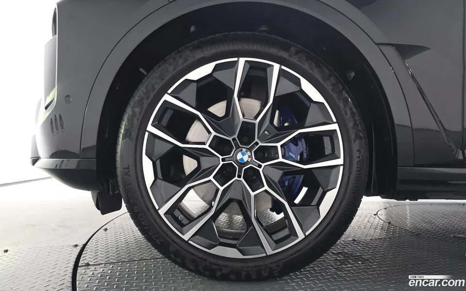 BMW X7 xDrive 40i M 6 2023 — thumbnail 2