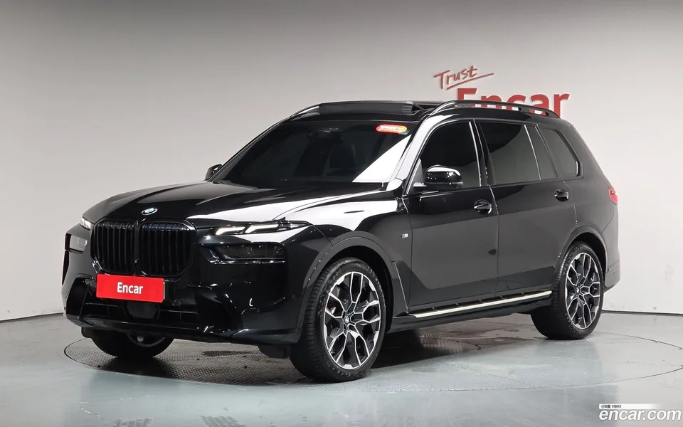 BMW X7 xDrive 40i M 6 2023 — photo 1, buy with delivery to Moscow