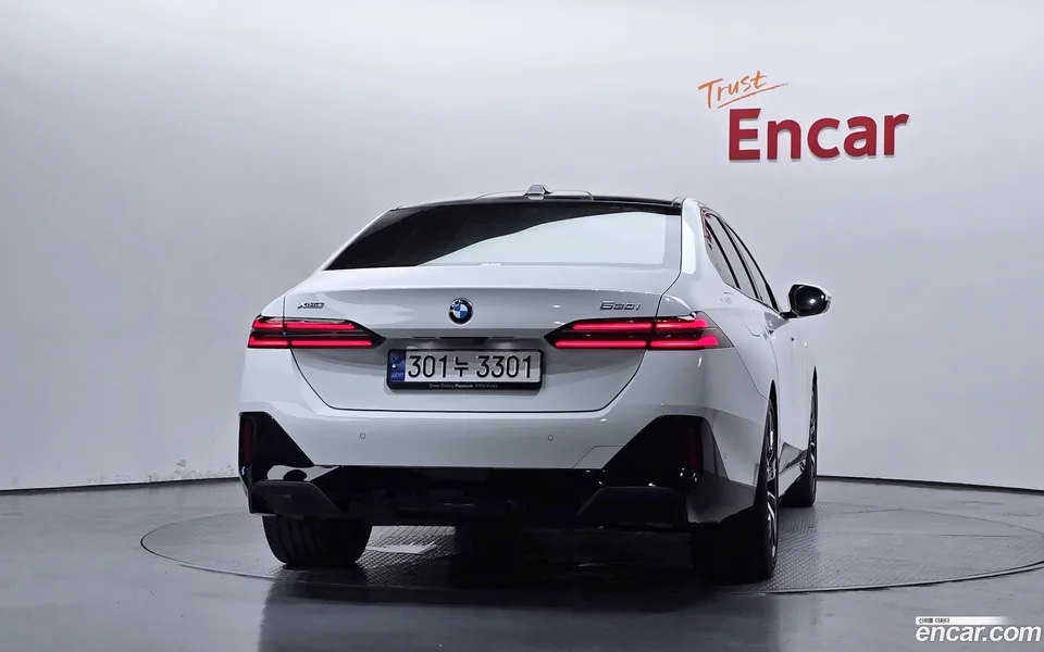 BMW 5 Series 530i xDrive M 2023 — thumbnail 4