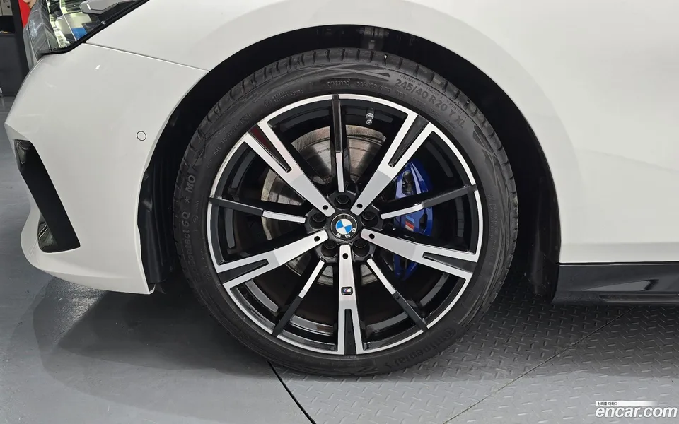 BMW 5 Series 530i xDrive M 2023 — thumbnail 5