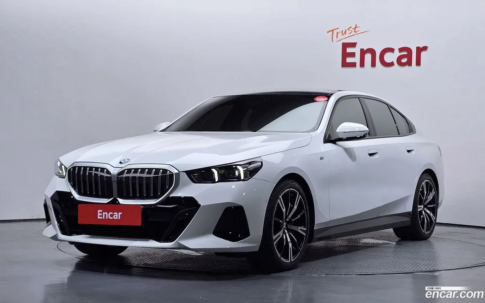 BMW 5 Series 530i xDrive M 2023 — photo 1, buy with delivery to Moscow