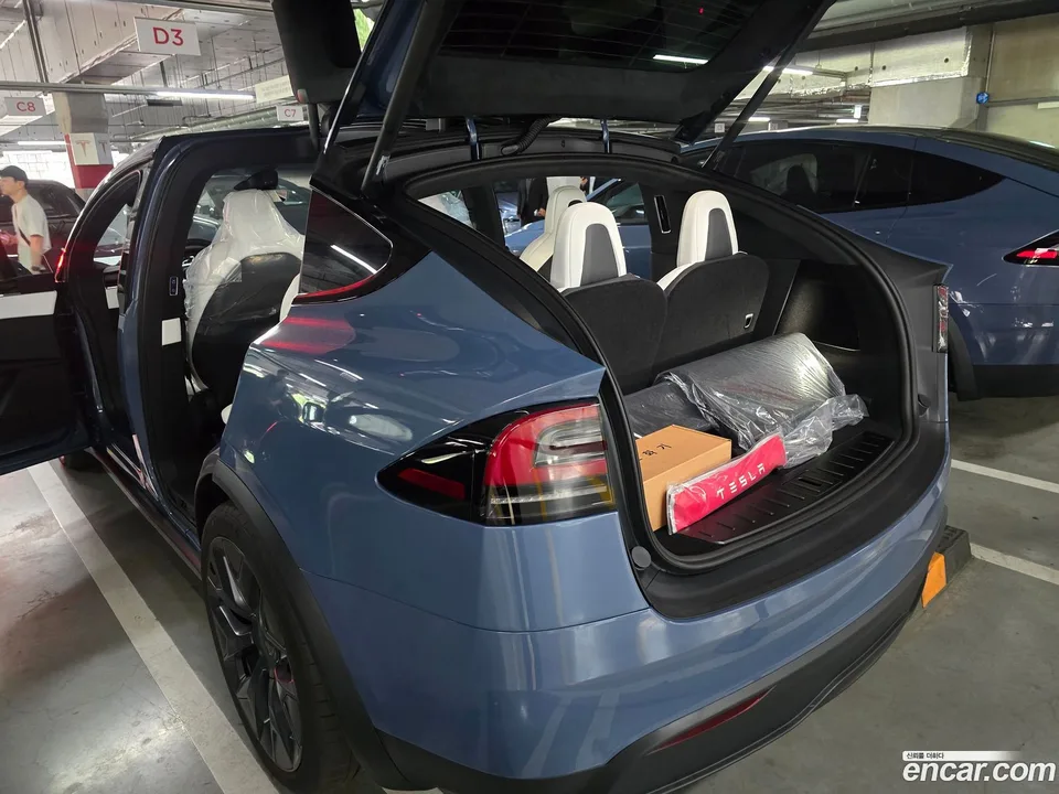 Tesla Model X 2026 — thumbnail 2