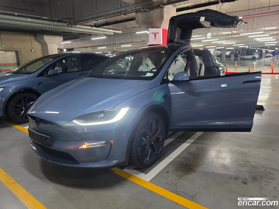 Tesla Model X 2026 — thumbnail 4