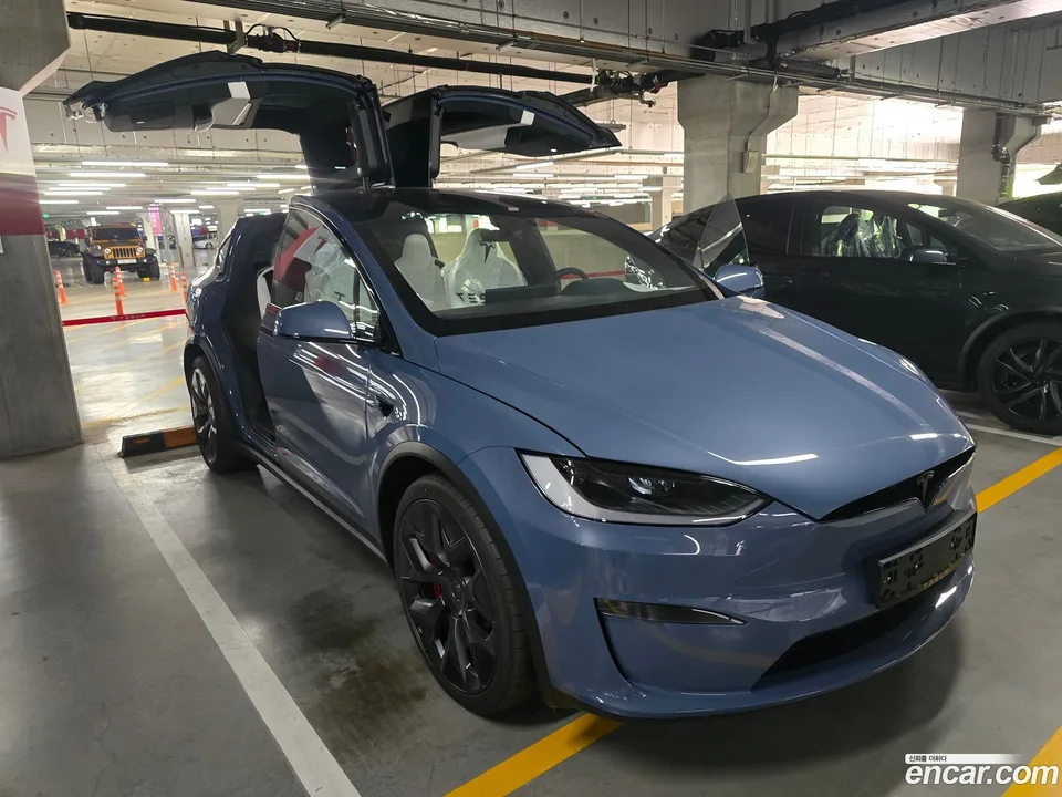 Tesla Model X 2026 — photo 1, buy with delivery to Moscow