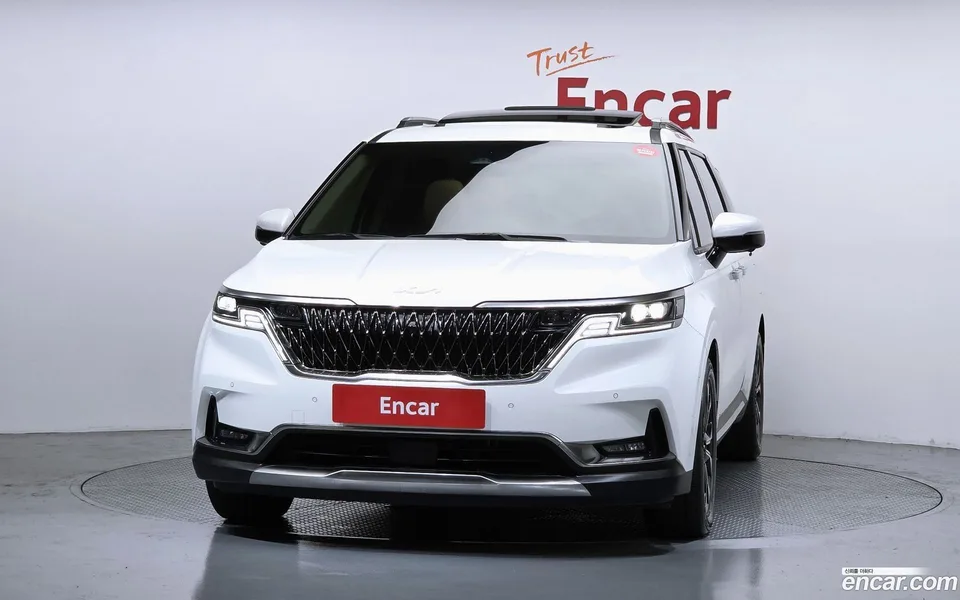 Kia Carnival 9 2023 — thumbnail 3