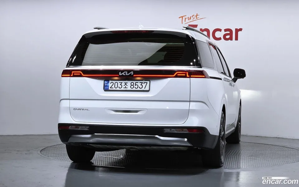 Kia Carnival 9 2023 — thumbnail 4