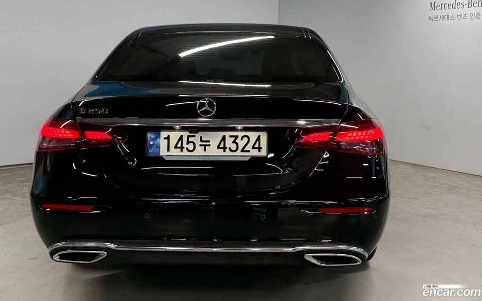 Mercedes-Benz E-Class E250 2023 — thumbnail 4