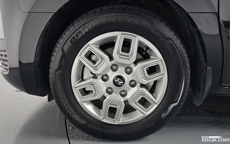 Hyundai Staria 3 2025 — thumbnail 2