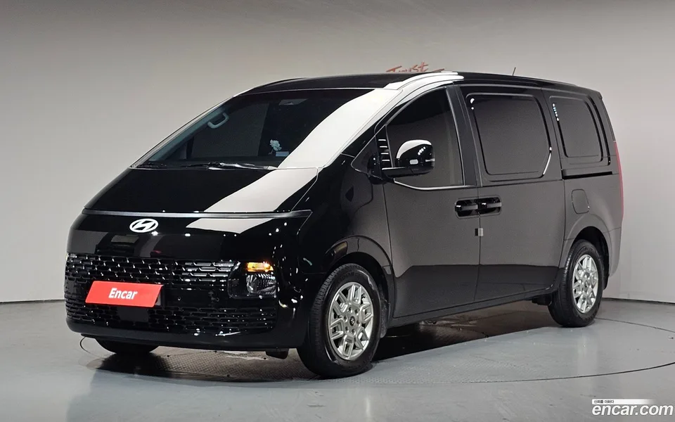 Hyundai Staria 3 2025 — photo 1, buy with delivery to Moscow
