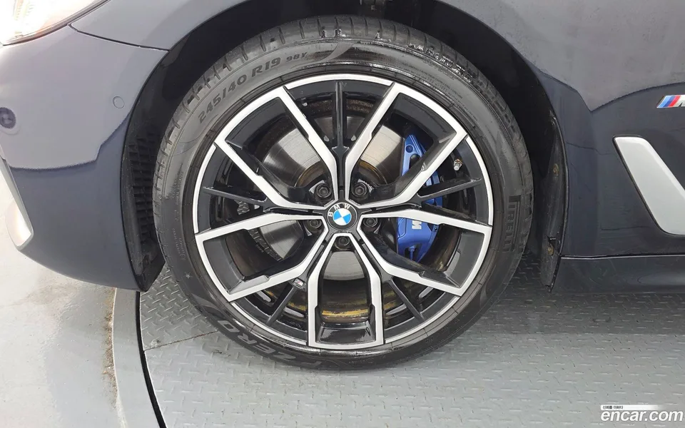 BMW 5 Series 530i xDrive M 2022 — thumbnail 2