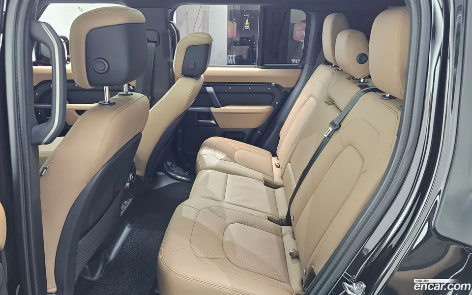 Land Rover Defender 110 P300 X- SE 2025 — thumbnail 4