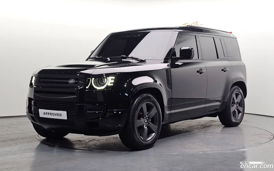 Land Rover Defender 110 P300 X- SE 2025 — photo 1, buy with delivery to Moscow