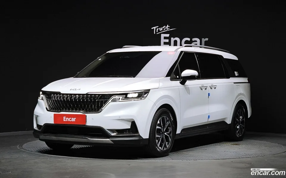 Kia Carnival 9 2023 — photo 1, buy with delivery to Moscow