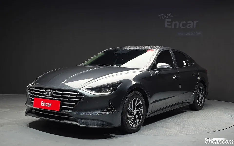 Hyundai Sonata Hybrid 2022 — photo 1, buy with delivery to Moscow