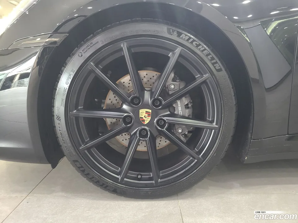 Porsche 911 (992) 4 2023 — thumbnail 2