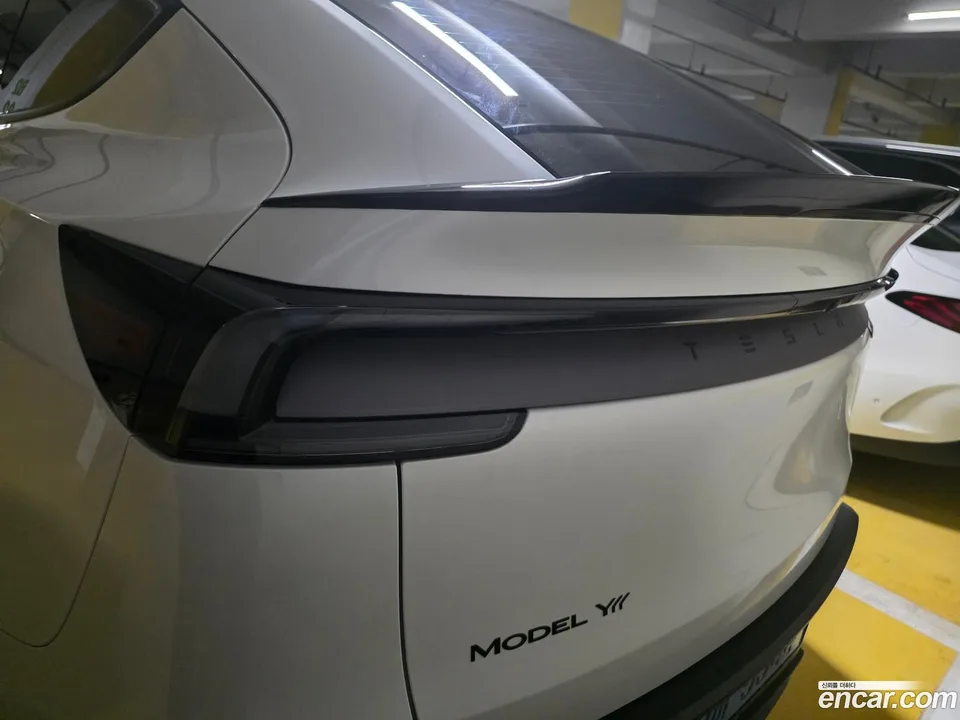 Tesla Model Y L AWD 2026 — миниатюра 4