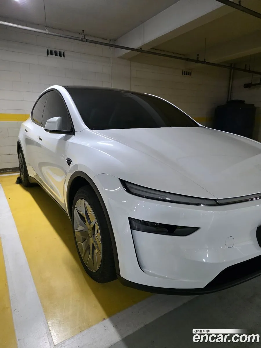 Tesla Model Y L AWD 2026 — фото 1, купить с доставкой в Москву
