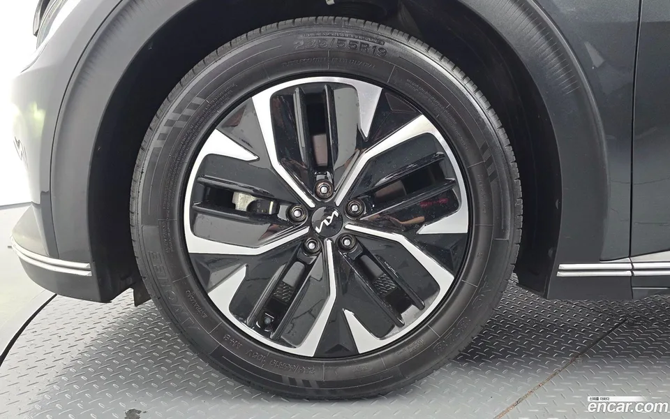 Kia EV6 4WD 2023 — thumbnail 5