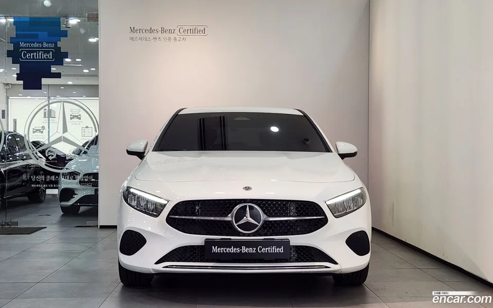 Mercedes-Benz A-Class A220 2024 — thumbnail 3
