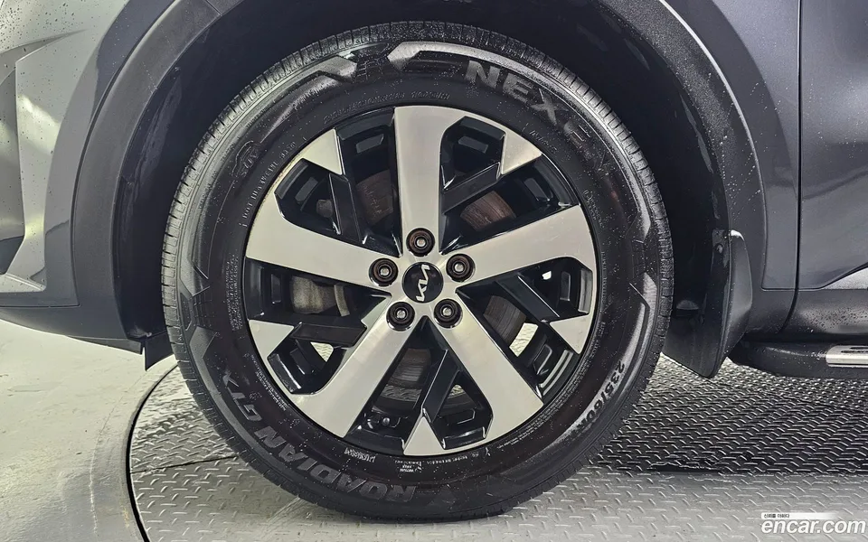 Kia Sorento 2.5T 2WD 2023 — thumbnail 2