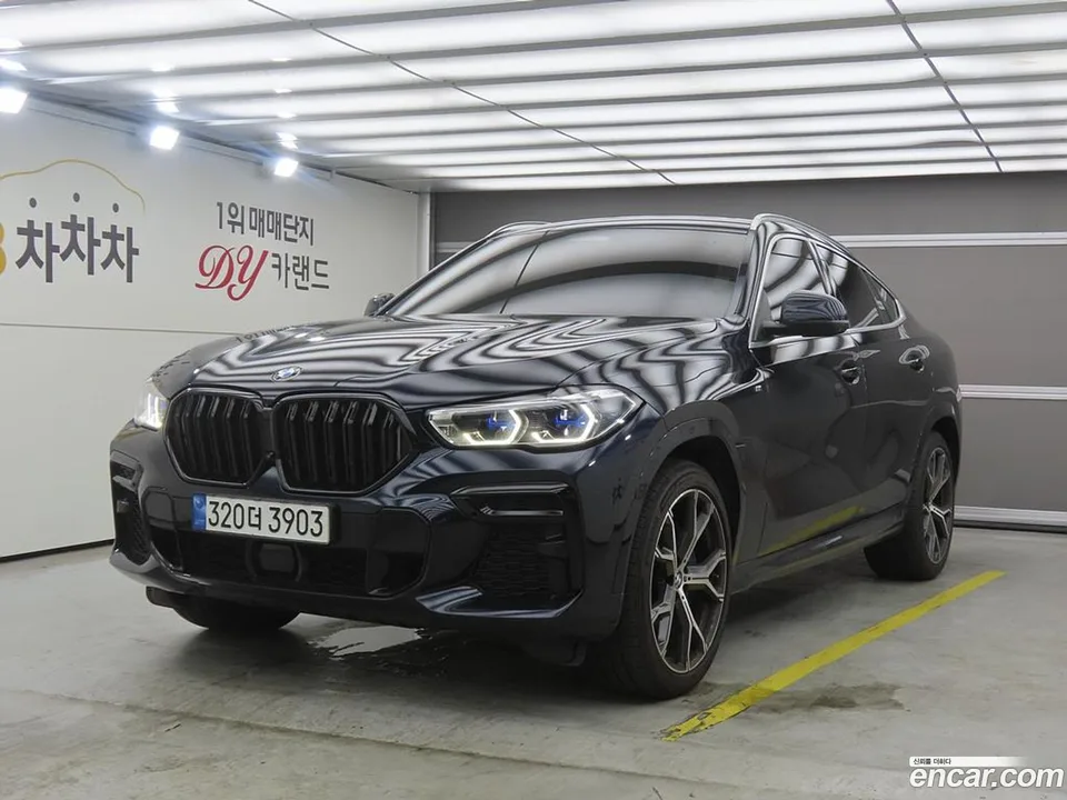 BMW X6 xDrive40i M 2022 — photo 1, buy with delivery to Moscow