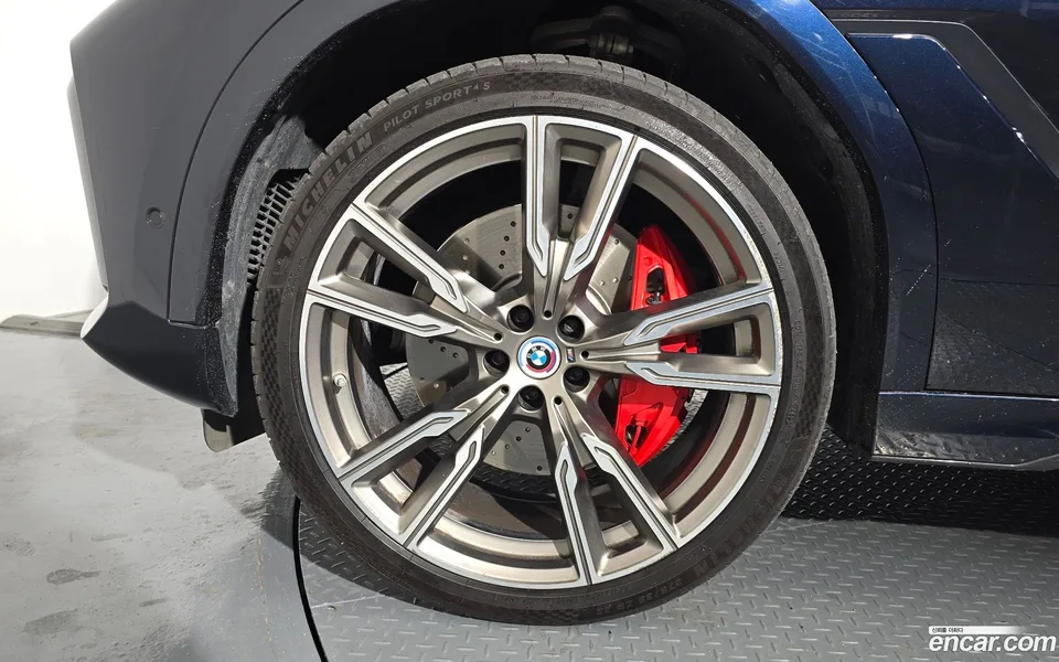 BMW X6 M50i 2022 — thumbnail 2