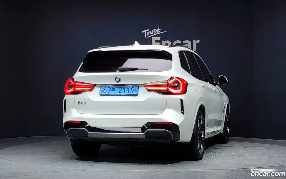 BMW iX3 M 2023 — thumbnail 4