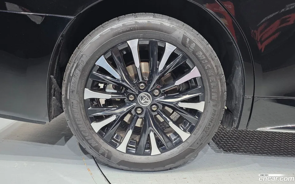 Toyota Alphard 2.5 HEV AWD 2024 — thumbnail 2