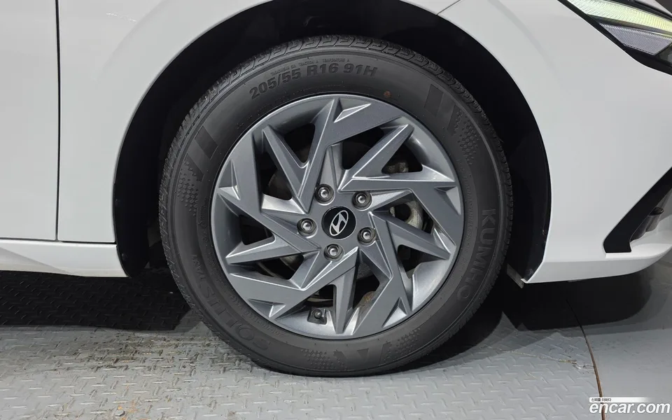 Hyundai Avante CN7 Hybrid 2023 — thumbnail 2