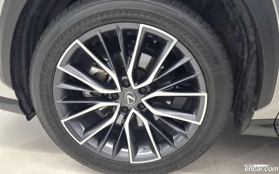 Lexus NX 350h 2025 — thumbnail 5