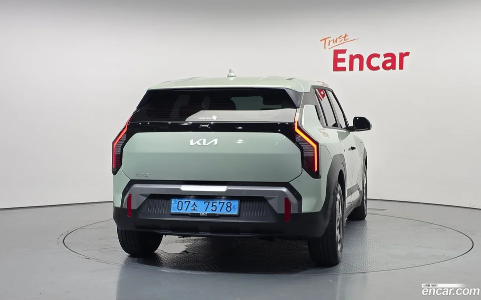 Kia EV3 2WD 2025 — thumbnail 4