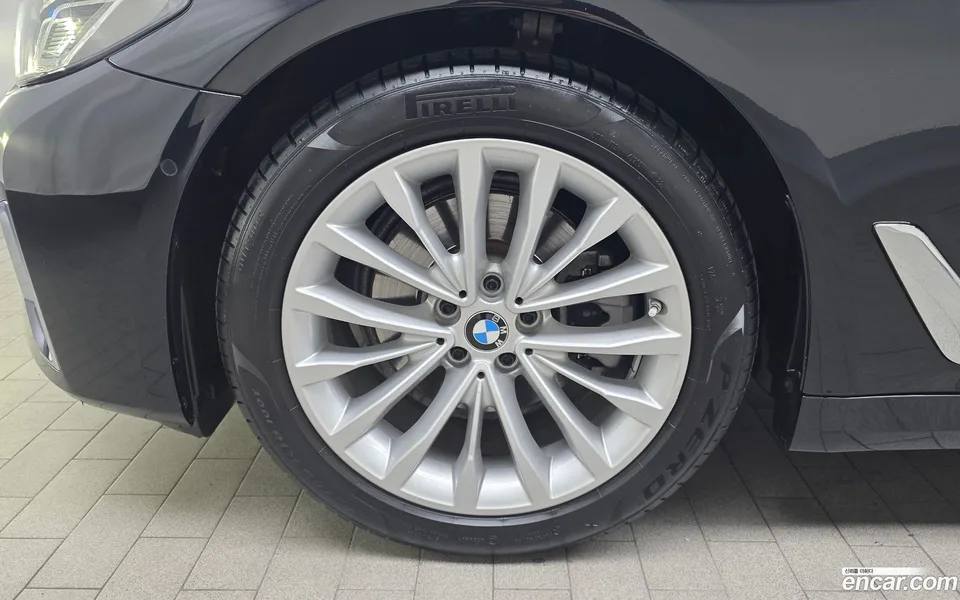 BMW 5 Series 520i 2023 — миниатюра 5