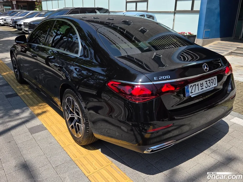 Mercedes-Benz E-Class E200 2026 — thumbnail 3