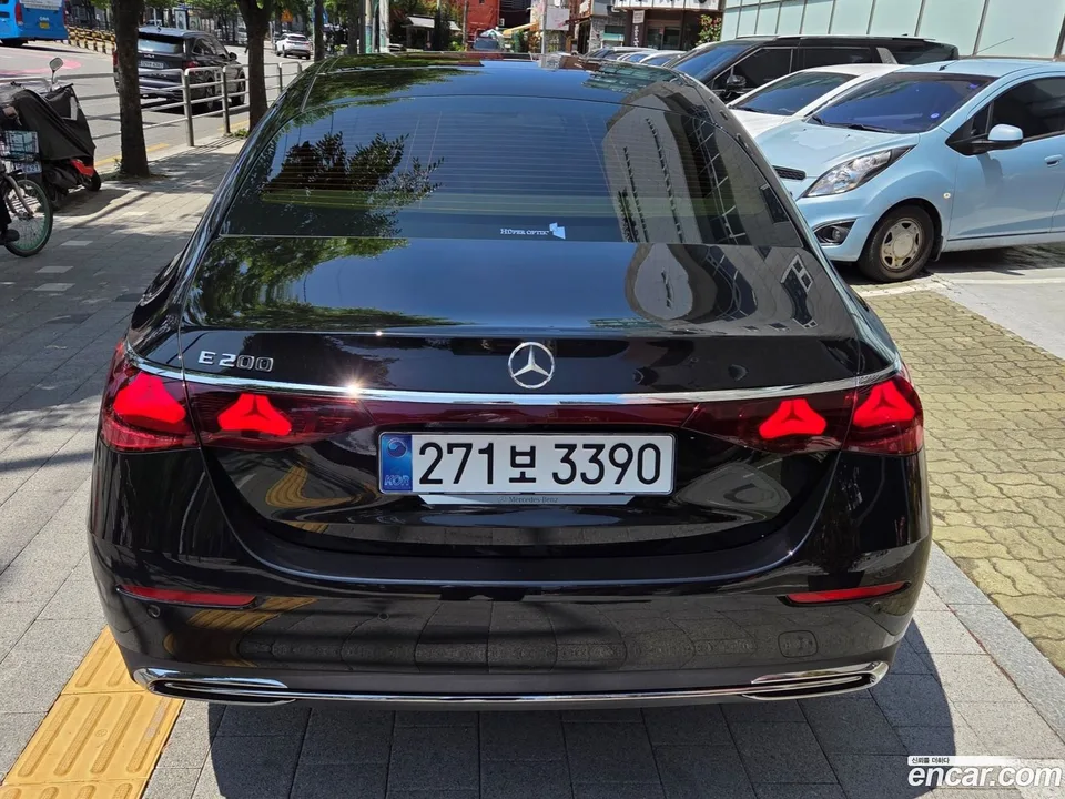 Mercedes-Benz E-Class E200 2026 — thumbnail 4