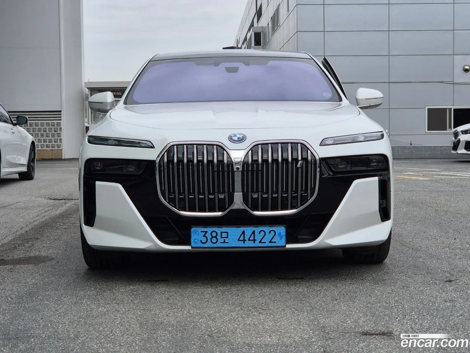 BMW i7 eDrive 50 M 2024 — миниатюра 3