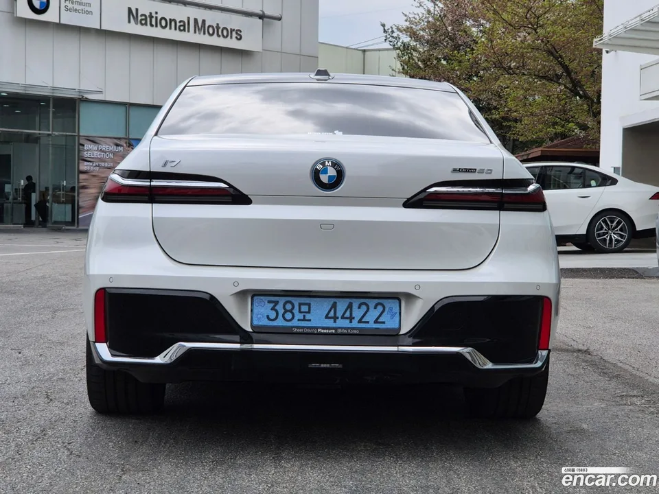 BMW i7 eDrive 50 M 2024 — миниатюра 4