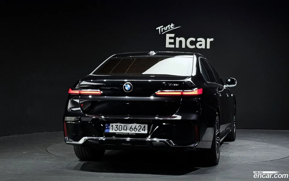 BMW 7 Series 740i sDrive M 2023 — thumbnail 4
