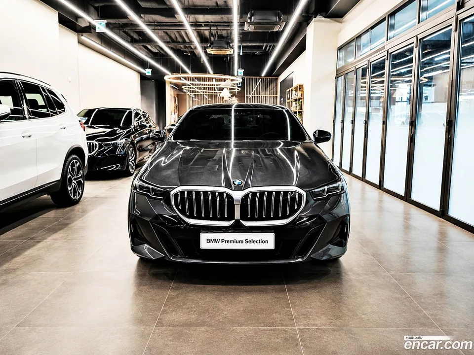 BMW 5 Series 530i xDrive M 2025 — thumbnail 3