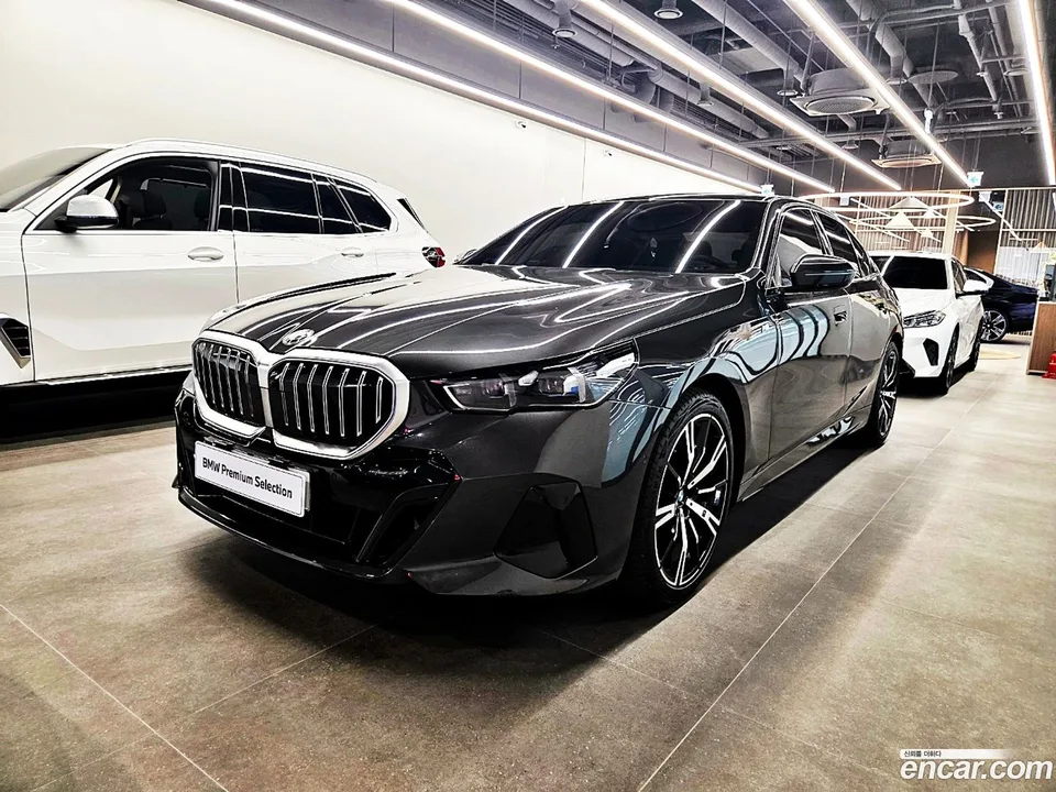 BMW 5 Series 530i xDrive M 2025 — photo 1, buy with delivery to Moscow