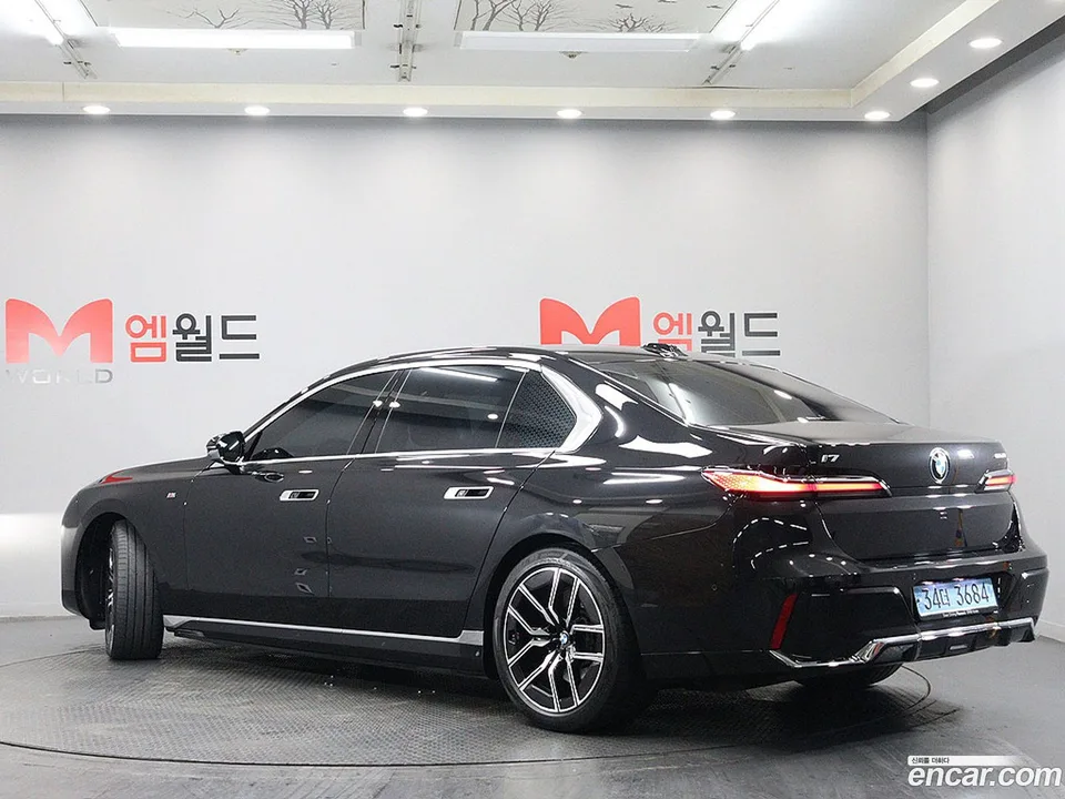 BMW i7 eDrive 50 M 2023 — thumbnail 4