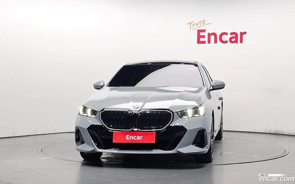 BMW 5 Series 520i 2025 — thumbnail 3