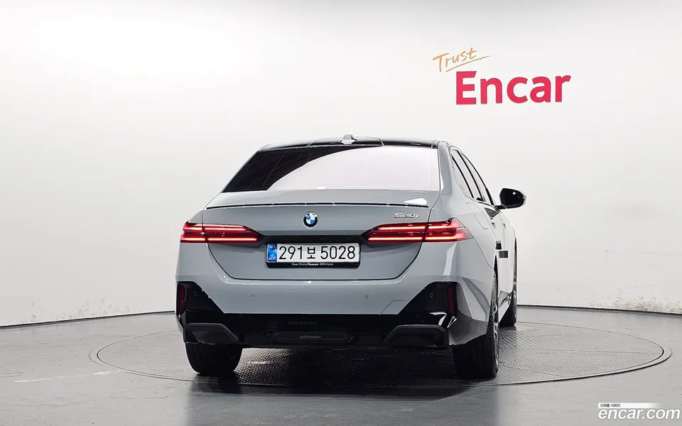 BMW 5 Series 520i 2025 — thumbnail 4