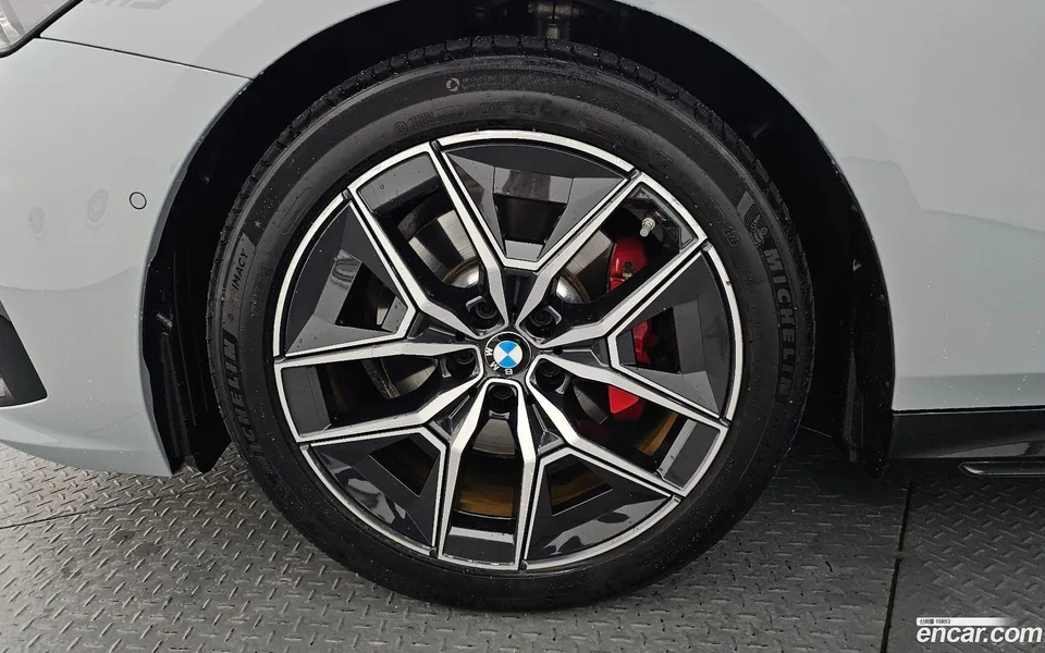 BMW 5 Series 520i 2025 — thumbnail 5