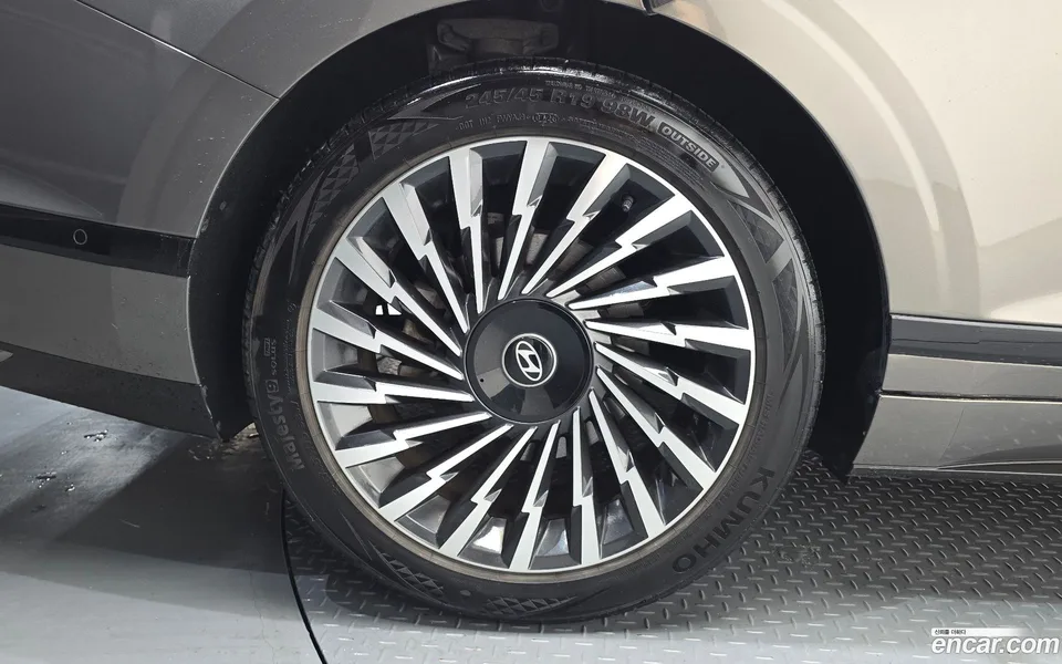 Hyundai Grandeur Hybrid 2023 — thumbnail 2