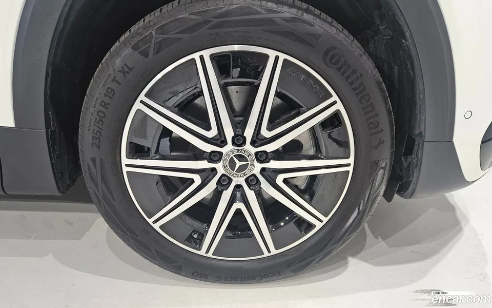 Mercedes-Benz EQB EQB300 4MATIC AMG 2025 — thumbnail 2