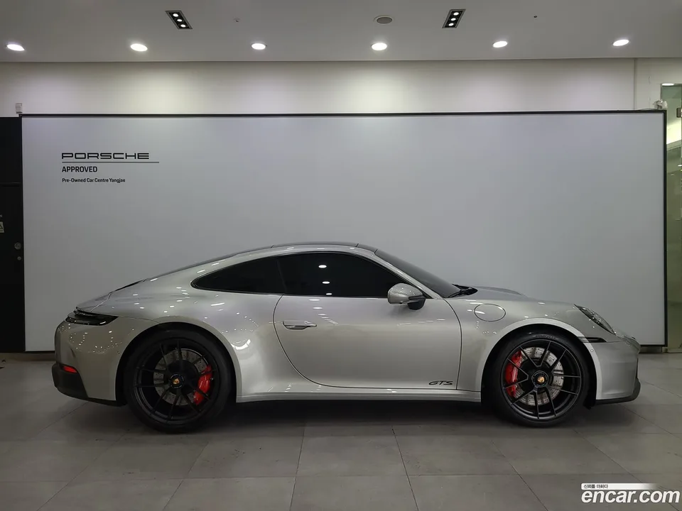 Porsche 911 (992) GTS 2025 — миниатюра 5